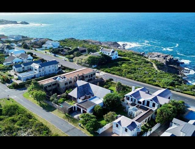 4 BEDROOM HOUSE FOR SALE IN WESTCLIFF